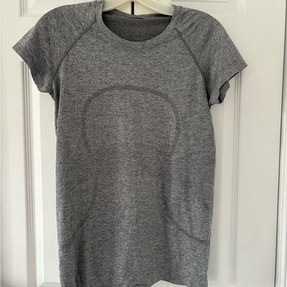 lululemon athletica Heather Gray Short Sleeve Tee